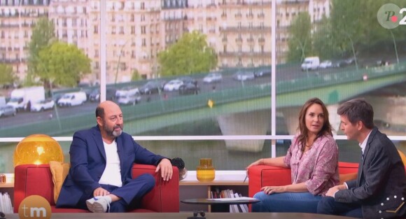 Kad Merad face à Julia Vignali et Thomas Sotto dans "Télématin", le 14 septembre 2022, sur France 2