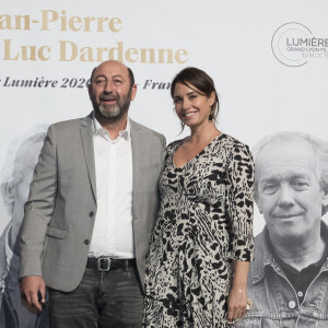 Kad Merad et sa compagne Julia Vignali, lors de la cérémonie de clôture de la 12e édition du Festival du film Lumière à Lyon. © Sandrine Thesillat / Panoramic / Bestimage