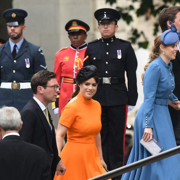 La princesse Eugenie d'York, la princesse Beatrice d'York - Les membres de la famille royale et les invités lors de la messe célébrée à la cathédrale Saint-Paul de Londres, dans le cadre du jubilé de platine (70 ans de règne) de la reine Elisabeth II d'Angleterre. Londres, le 3 juin 2022. 