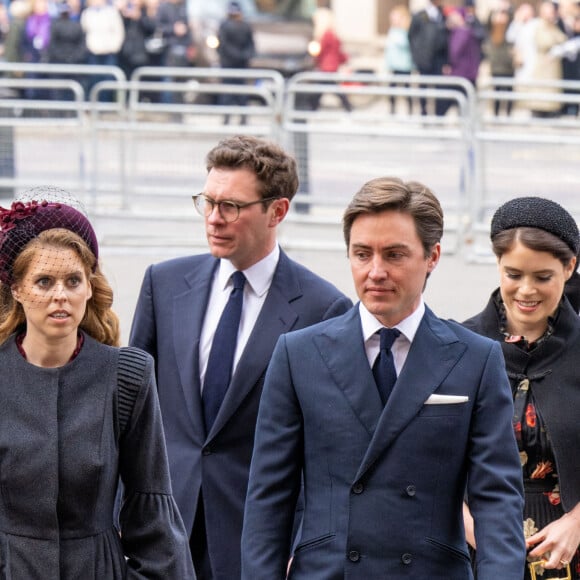 La princesse Beatrice d'York et son mari, Edoardo Mapelli Mozzi, La princesse Eugenie d'York et son mari Jack Brooksbank lors du service d'action de grâce en hommage au prince Philip, duc d'Edimbourg, à l'abbaye de Westminster à Londres, Royaume Uni, le 29 mars 2022. Le prince Philip, duc d'Edimbourg, est décédé le 9 avril 2021. 