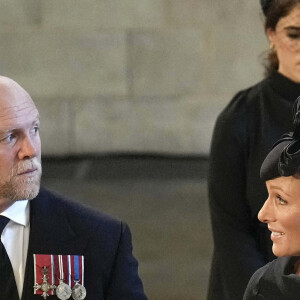 Zara et Mike Tindall devant le cercueil de la reine Elizabeth II. @ Chris Furlong/PA Wire