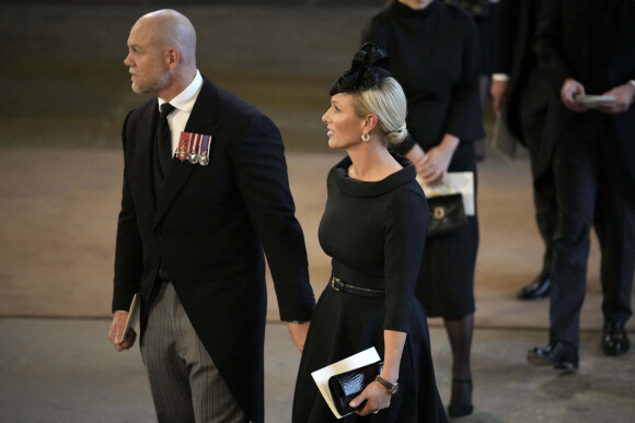 Zara et Mike Tindall devant le cercueil de la reine Elizabeth II. @ Chris Furlong/PA Wire
