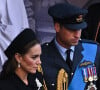 Le prince William, prince de Galles, et Catherine (Kate) Middleton, princesse de Galles - Sortie - Procession cérémonielle du cercueil de la reine Elisabeth II du palais de Buckingham à Westminster Hall à Londres, où les Britanniques et les touristes du monde entier pourront lui rendre hommage jusqu'à ses obsèques prévues le 19 septembre 2022. Le 14 septembre 2022. 