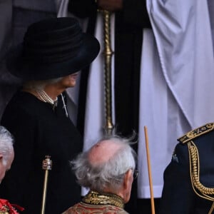 Le roi Charles III d'Angleterre et Camilla Parker Bowles, reine consort d'Angleterre - Sortie - Procession cérémonielle du cercueil de la reine Elisabeth II du palais de Buckingham à Westminster Hall à Londres, où les Britanniques et les touristes du monde entier pourront lui rendre hommage jusqu'à ses obsèques prévues le 19 septembre 2022. Le 14 septembre 2022. 