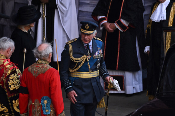 Le roi Charles III d'Angleterre et Camilla Parker Bowles, reine consort d'Angleterre - Sortie - Procession cérémonielle du cercueil de la reine Elisabeth II du palais de Buckingham à Westminster Hall à Londres, où les Britanniques et les touristes du monde entier pourront lui rendre hommage jusqu'à ses obsèques prévues le 19 septembre 2022. Le 14 septembre 2022. 