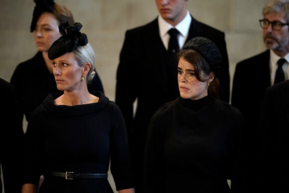 Zara Tindall, la princesse Eugenie d'York - Intérieur - Procession cérémonielle du cercueil de la reine Elisabeth II du palais de Buckingham à Westminster Hall à Londres.