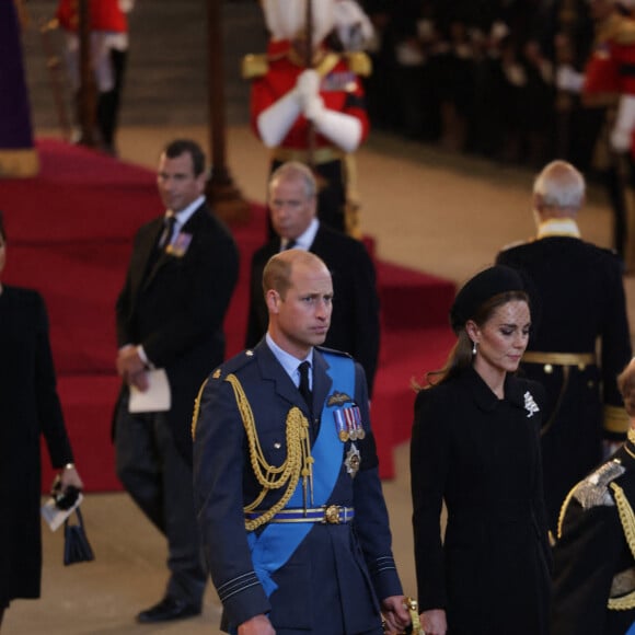 Le prince Harry, duc de Sussex, le prince Andrew, duc d'York, Meghan Markle, duchesse de Sussex - Intérieur - Procession cérémonielle du cercueil de la reine Elisabeth II du palais de Buckingham à Westminster Hall à Londres. Le 14 septembre 2022 