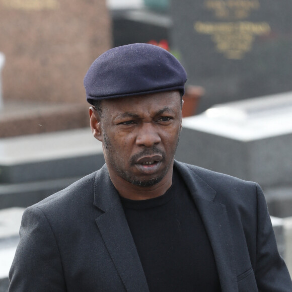 MC Solaar (Claude Honoré M'Barali) lors des obsèques de Véronique Colucci au cimetière communal de Montrouge, le 12 avril 2018.