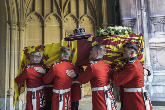 Procession cérémonielle du cercueil de la reine Elisabeth II du palais de Buckingham à Westminster Hall à Londres. Le 14 septembre 2022 