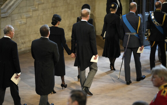 Le prince de Galles William, Kate Catherine Middleton, princesse de Galles, le prince Harry, duc de Sussex, Meghan Markle, duchesse de Sussex - Intérieur - Procession cérémonielle du cercueil de la reine Elisabeth II du palais de Buckingham à Westminster Hall à Londres. Le 14 septembre 2022 