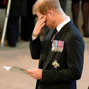 Le prince Harry, duc de Sussex, Meghan Markle, duchesse de Sussex - Intérieur - Procession cérémonielle du cercueil de la reine Elisabeth II du palais de Buckingham à Westminster Hall à Londres. Le 14 septembre 2022 