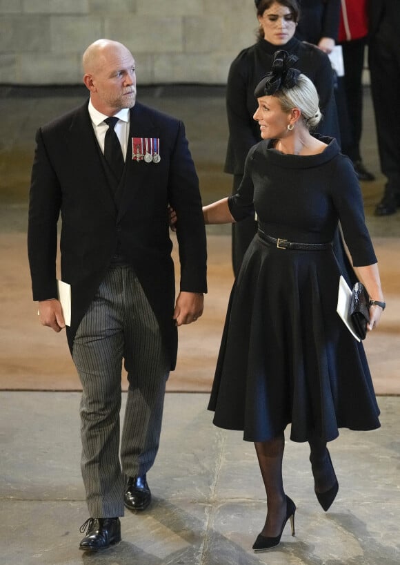 Zara Tindall et son mari Mike - Intérieur - Procession cérémonielle du cercueil de la reine Elisabeth II du palais de Buckingham à Westminster Hall à Londres. Le 14 septembre 2022 