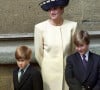 La princesse Diana, Le prince William, duc de Cambridge, Le prince Harry, duc de Sussex, en 1992 dans le château de Windsor