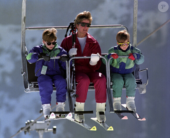La princesse Diana, Le prince William, duc de Cambridge, Le prince Harry, duc de Sussex en 1991 en Autriche pour un séjour au ski