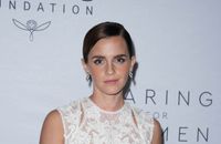 Emma Watson craquante en dentelle transparente, Salma Hayek dévoile ses épaules pour François-Henri Pinault
