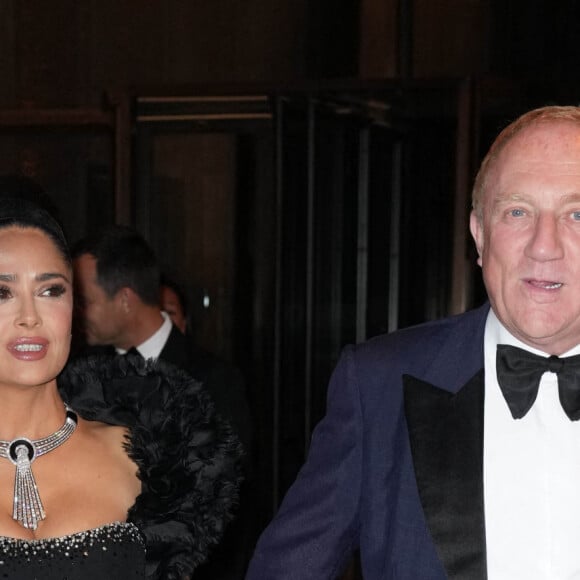 Salma Hayek et François-Henri Pinault - Photocall de la soirée de gala Kering Foundation's Caring For Women Dinner à New York le 15 septembre 2022.