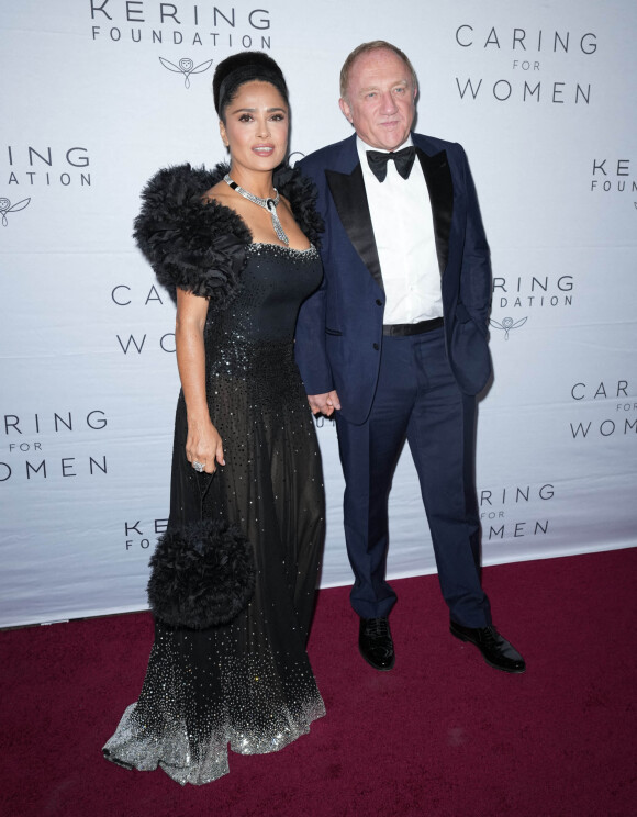 Salma Hayek et François-Henri Pinault - Photocall de la soirée de gala Kering Foundation's Caring For Women Dinner à New York le 15 septembre 2022.