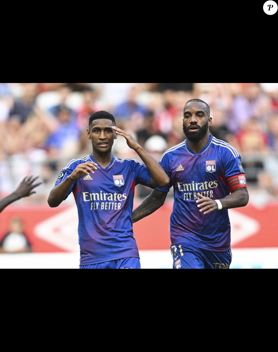 Mateus Tete (OL) / Alexandre Lacazette (OL) - Match de football en ligue 1 Uber Eats entre Reims et Lyon (1-1) à Reims le 28 aout 2022.
