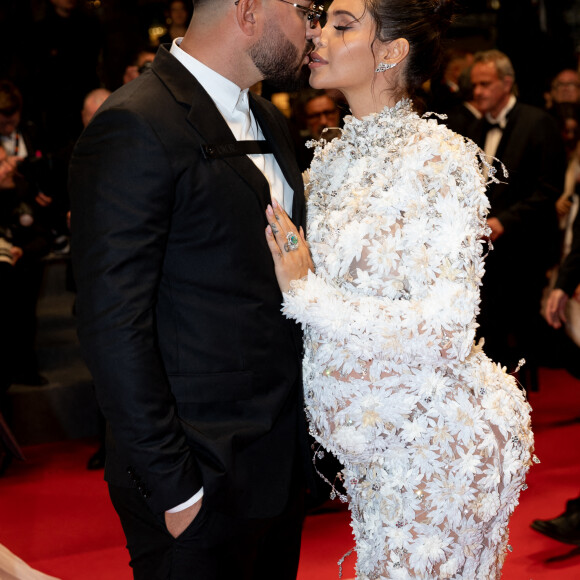 Thomas Vergara et sa femme Nabilla Benattia (enceinte) - Montée des marches du film " Stars At Noon " lors du 75ème Festival International du Film de Cannes. Le 25 mai 2022 © Cyril Moreau / Bestimage 