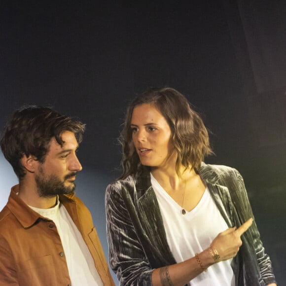 Exclusif - Jeremy Frerot et sa femme Laure Manaudou - Backstage - Enregistrement de l'émission "La Chanson secrète 11" à Paris, diffusée le 24 juin sur TF1. Le 15 janvier 2022 Après le succès des précédentes éditions, " LA CHANSON SECRETE ", présentée par N.Aliagas et produite par DMLS TV, revient sur TF1. 8 artistes ne savent rien de ce qui va se passer pour eux ! Ils ont accepté de jouer le jeu, de se laisser totalement surprendre, émouvoir, parfois même déstabiliser car ils vont découvrir en même temps que les téléspectateurs une surprise : une chanson qui leur est chère revisitée et réinterprétée par un artiste. Des mises en scène spectaculaires au service de l'émotion... Et des émotions fortes pour l'artiste assis dans le fauteuil grâce à la venue sur le plateau de proches et d'invités inattendus. Les téléspectateurs seront aux premières loges pour vivre ces moments d'intimité musicale rare. Dans ce nouveau numéro, un couple rare en télévision, un chef étoilé, un invité piégé venu pour répéter une surprise à un autre guest sans s'attendre à être lui-même invité dans le fauteuil, des participants exceptionnels tels que le frère d'un guest pour la première fois en France... © Cyril Moreau / Bestimage 