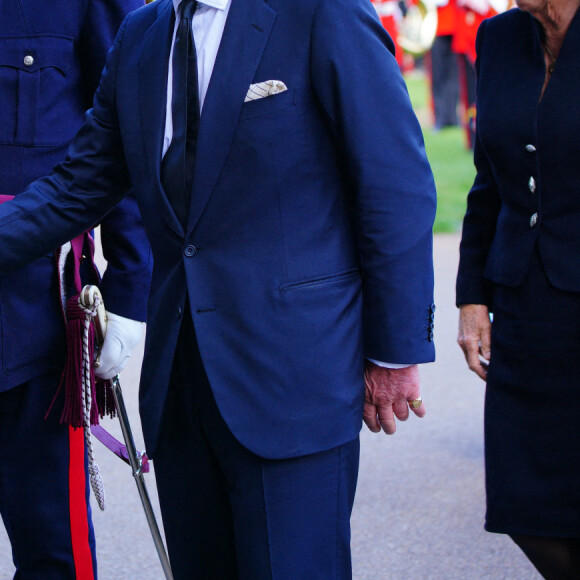 Le roi Charles III d'Angleterre et Camilla Parker Bowles, reine consort d'Angleterre, arrivent au château de Cardiff au Pays de Galles, Royaume Uni, le 16 septembre 2022.  King Charles III and the Queen Consort arriving at Cardiff Castle in Wales. Picture date: Friday September 16, 2022. 