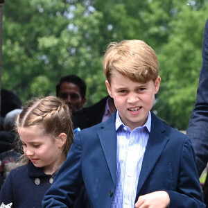 La princesse Charlotte et le prince George - Le duc et la duchesse de Cambridge, et leurs enfants, en visite à Cardiff, à l'occasion du jubilé de platine de la reine d'Angleterre. Le 4 juin 2022 