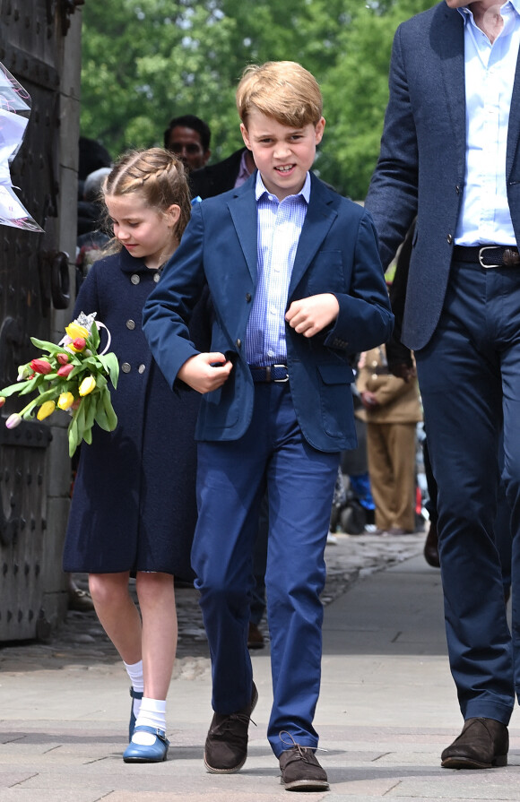 La princesse Charlotte et le prince George - Le duc et la duchesse de Cambridge, et leurs enfants, en visite à Cardiff, à l'occasion du jubilé de platine de la reine d'Angleterre. Le 4 juin 2022 