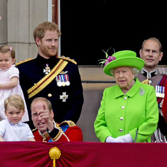Kate Catherine Middleton, duchesse de Cambridge, la princesse Charlotte, le prince George, le prince William, le prince Harry, la reine Elisabeth II d'Angleterre, le prince Edward, comte de Wessex, le prince Philip, duc d'Edimbourg - La famille royale d'Angleterre au balcon du palais de Buckingham lors de la parade "Trooping The Colour" à l'occasion du 90ème anniversaire de la reine. Le 11 juin 2016 