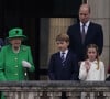 La reine Elisabeth II, le prince William, Kate Catherine Middleton, et leurs enfants le prince George, la princesse Charlotte et le prince Louis au balcon du palais de Buckingham, à l'occasion du jubilé de la reine d'Angleterre : les deux aînés du prince et de la princesse assisteront aux funérailles de leur arrière-grand-mère, un moment intense pour ces enfants.