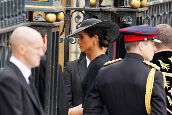 Meghan Markle arrive aux funérailles de la reine Elizabeth II en l'abbaye de Westminster. Londres. Le 19 septembre 2022.