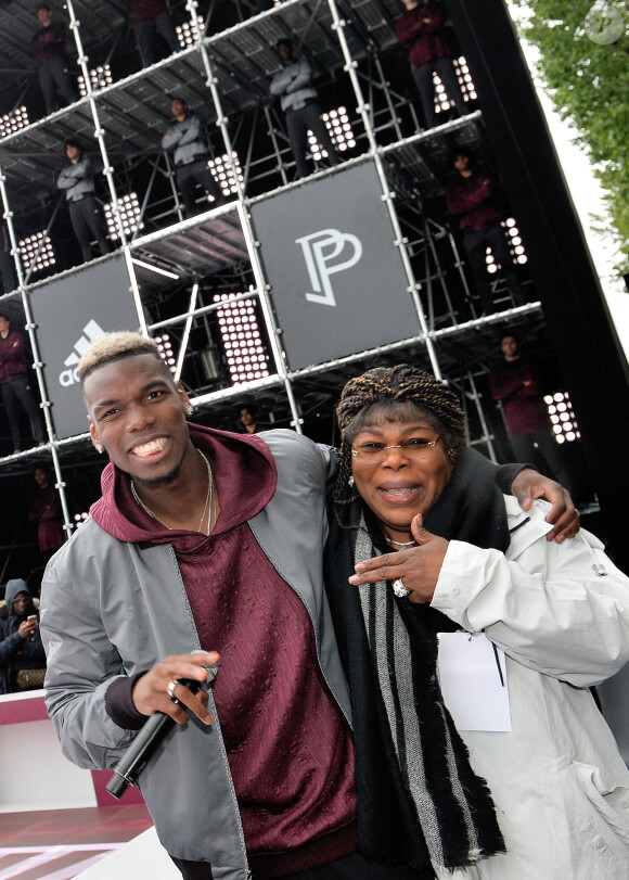 Paul Pogba arrive dans un centre médical de Turin avant de jouer avec la Juventus le 9 juillet 2022.