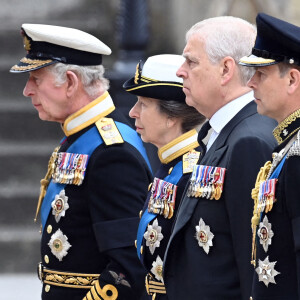 Le roi Charles III d'Angleterre, la princesse Anne, le prince Andrew, duc d'York, le prince Edward - Procession du cercueil de la reine Elizabeth II d'Angleterre. Londres, le 19 septembre 2022.