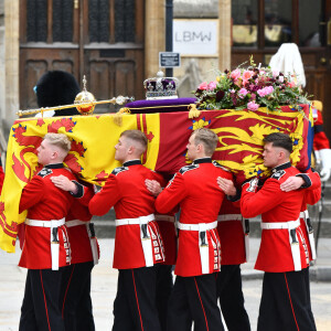 Procession du cercueil de la reine Elizabeth II d'Angleterre de Wesminster Hall où il était exposé au public, jusqu'à l'Abbaye de Westminster. Londres, le 19 septembre 2022.