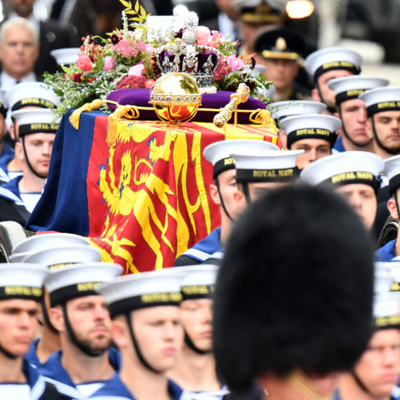 Procession du cercueil de la reine Elizabeth II d'Angleterre de Wesminster Hall où il était exposé au public, jusqu'à l'Abbaye de Westminster. Londres, le 19 septembre 2022.