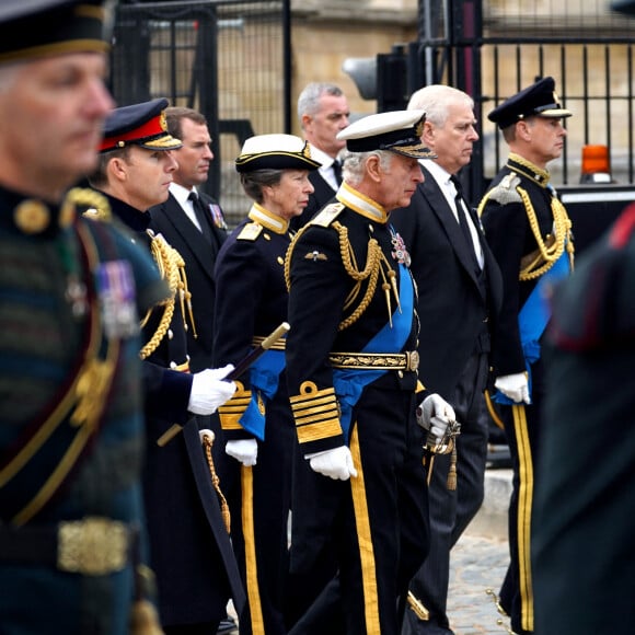 Le roi Charles III d'Angleterre, la princesse Anne, le prince Andrew, le prince Edward - Service funéraire à l'Abbaye de Westminster pour les funérailles d'Etat de la reine Elizabeth II d'Angleterre le 19 septembre 2022. © Yui Mok / PA via Bestimage