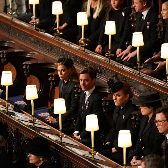La princesse Beatrice d'York et son mari Edoardo Mapelli Mozzi,, Sarah Ferguson, duchesse d'York, La princesse Eugenie d'York et son mari Jack Brooksbank - Cérémonie funèbre en la Chapelle Saint-Georges pour les funérailles d'Etat de la reine Elizabeth II d'Angleterre à Windsor, Royaume Uni, le 19 septembre 2022. © Joe Giddens/PA/Bestimage 