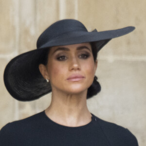 Meghan Markle a été le centre de beaucoup d'attentions depuis le début des cérémonies en hommage à Elizabeth II. Elle aurait demandé une entrevue privée avec le roi Charles avant de rentrer à Los Angeles avec le prince Harry