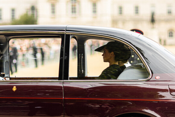 Meghan Markle, duchesse de Sussex - Arrivées au service funéraire à l'Abbaye de Westminster pour les funérailles d'Etat de la reine Elizabeth II d'Angleterre le 19 septembre 2022. © Tiziano da Silva / Bestimage
