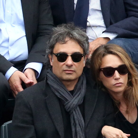 Laura Smet et son compagnon Raphaël - People dans les tribunes de la finale homme des internationaux de France de Roland Garros à Paris le 5 juin 2016. © Moreau-Jacovides / Bestimage