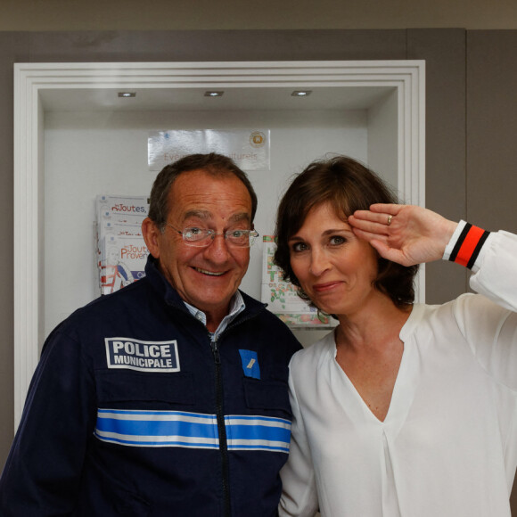 Jean-Pierre Pernaut est venu remettre au maire de Sanary le titre de plus beau marché de France en direct lors du JT de TF1 le 9 mai 2018. © Dominique Leriche / Nice / Matin / Bestimage