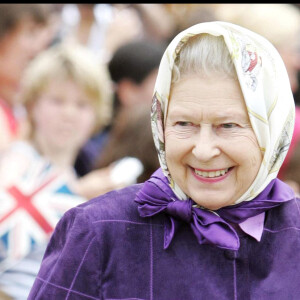 La reine Elizabeth II d'Angleterre part en vacances à bord du Princesse Hebridean pour son 80e anniversaire. Le 21 juillet 2006.
