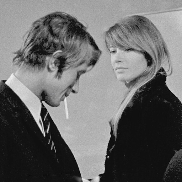 Françoise Hardy est morte ce mardi. Une vie de musique mais aussi d'amour avec un couple emblématique avec Jacques Dutronc.
Jacques Dutronc et Françoise Hardy - Coulisses d'une émission à Paris