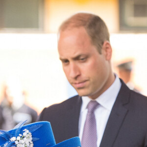 La reine Elisabeth II d'Angleterre et le prince William, duc de Cambridge, rencontre des survivants de l'incendie de la tour Grenfeld ainsi que des secouristes à Londres le 16 juin 2017. 