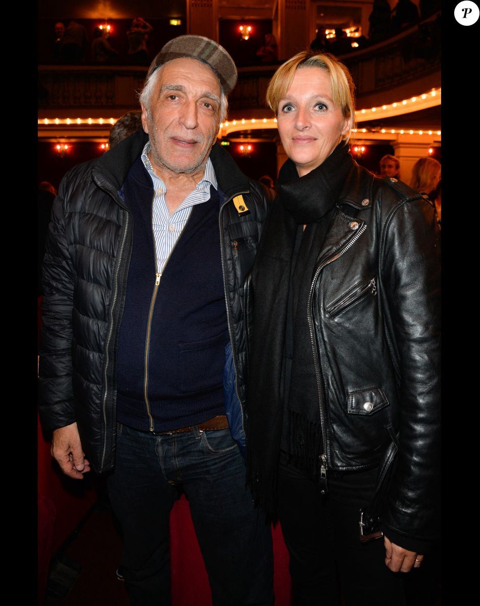 Gérard Darmon et sa femme Christine, un couple heureux parent d'une petite Léna. L'arrivée du bébé quand la star avait 68 ans cachait aussi des difficultés, sur lesquels le comédien s'est confié pudiquement.