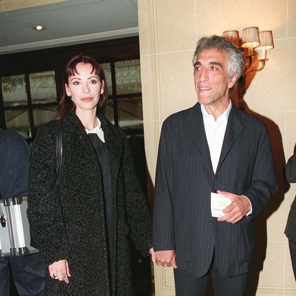 Gérard Darmon et Mathilda May lors du défilé Christian Lacroix en 1996