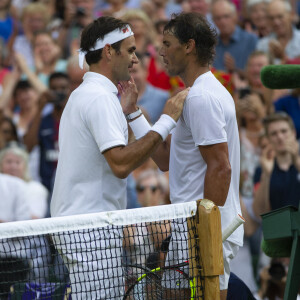 Roger Federer et Rafael Nadal- Les légendes du tennis fêtent le 100 ème anniversaire du Centre Court du tournoi de Wimbledon, en marge du championnat. Londres.