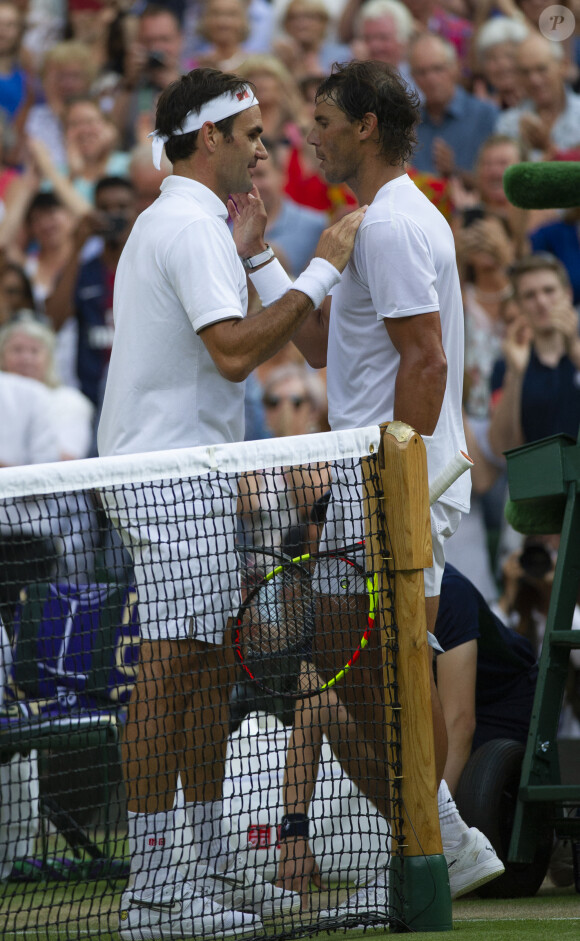 Roger Federer et Rafael Nadal- Les légendes du tennis fêtent le 100 ème anniversaire du Centre Court du tournoi de Wimbledon, en marge du championnat. Londres.