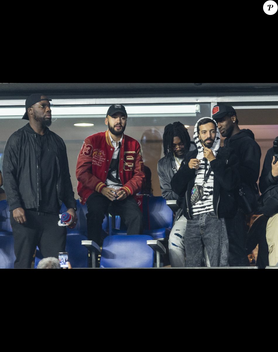 Le rappeur Gazo, Bigflo et Oli - People dans les tribunes lors du match de la 5ème et avant-dernière journée de Ligue des nations entre la France et l'Autriche (2-0) au Stade de France à Saint-Denis le 22 septembre 2022.