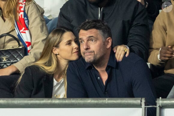 Arnaud Ducret et sa femme Claire Francisci - People dans les tribunes lors du match de la 5ème et avant-dernière journée de Ligue des nations entre la France et l'Autriche (2-0) au Stade de France à Saint-Denis.