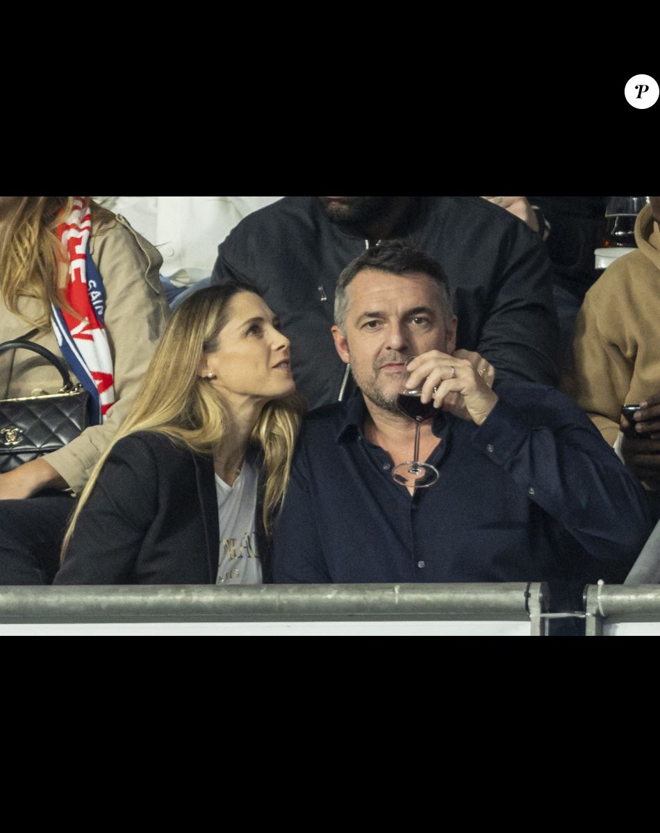 Arnaud Ducret et sa femme Claire Francisci - People dans les tribunes lors du match de la 5ème et avant-dernière journée de Ligue des nations entre la France et l'Autriche (2-0) au Stade de France à Saint-Denis le 22 septembre 2022.